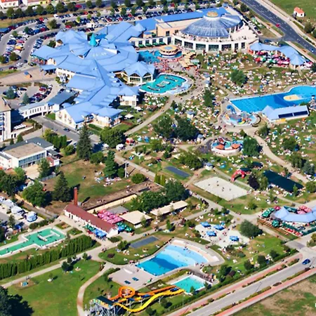 Silver Lux Apartment Sarvar
