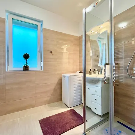 Silver Lux Sarvar